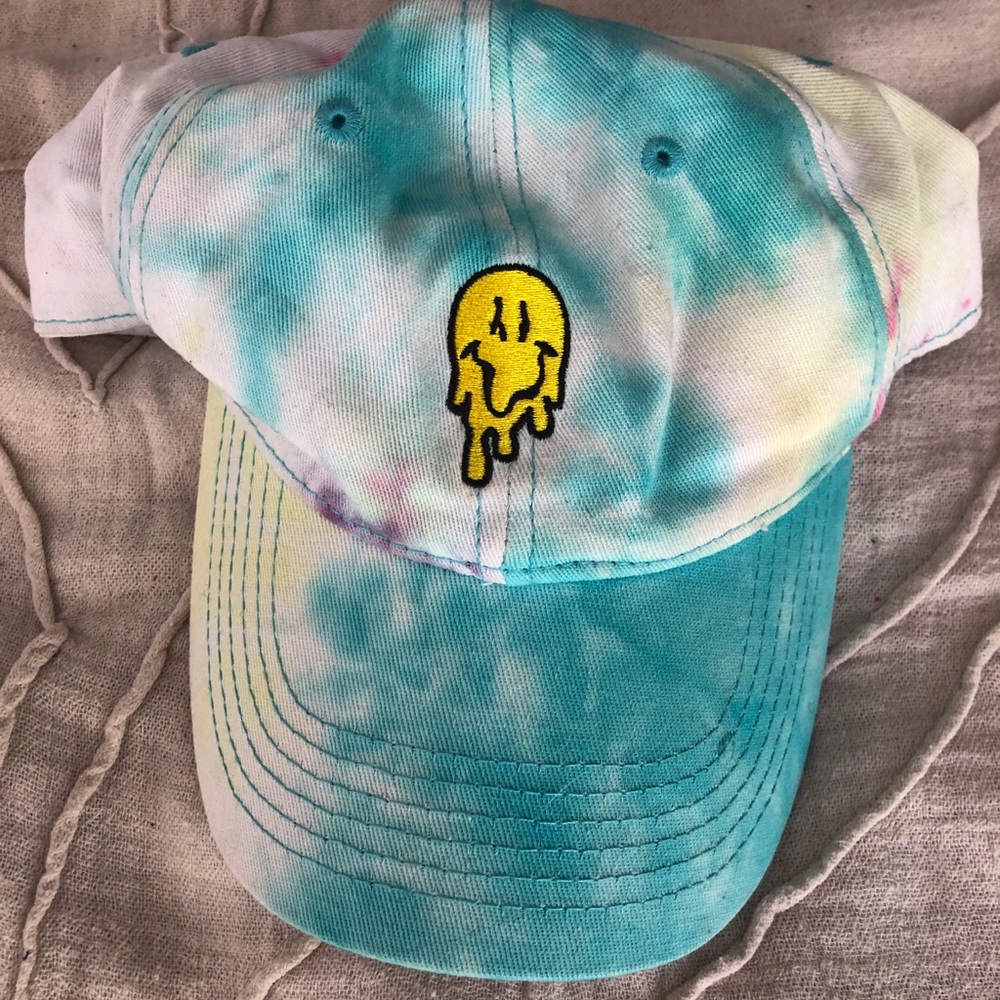 Melting smiley face hat